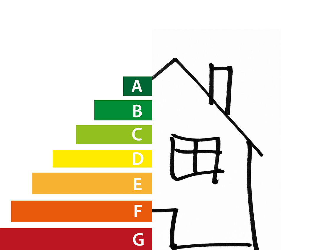 Handwerksbetrieb bei der energetischen Sanierung eines Wohnhauses
